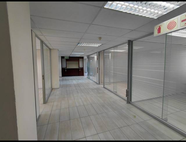 315M² OFFICE TO LET IN MAGALIESSIG